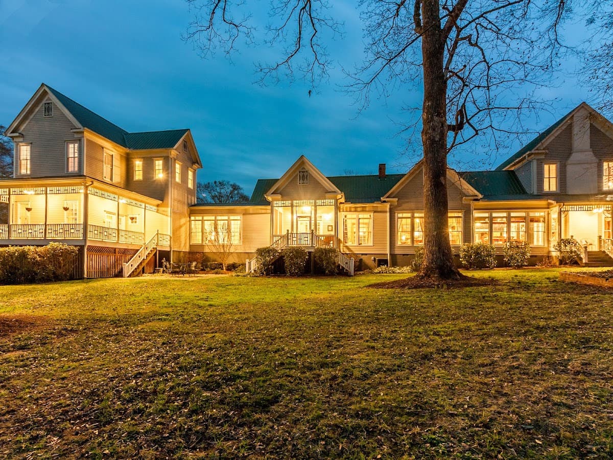 Southern Seasons Inn, Bed & Breakfast in Clarkesville