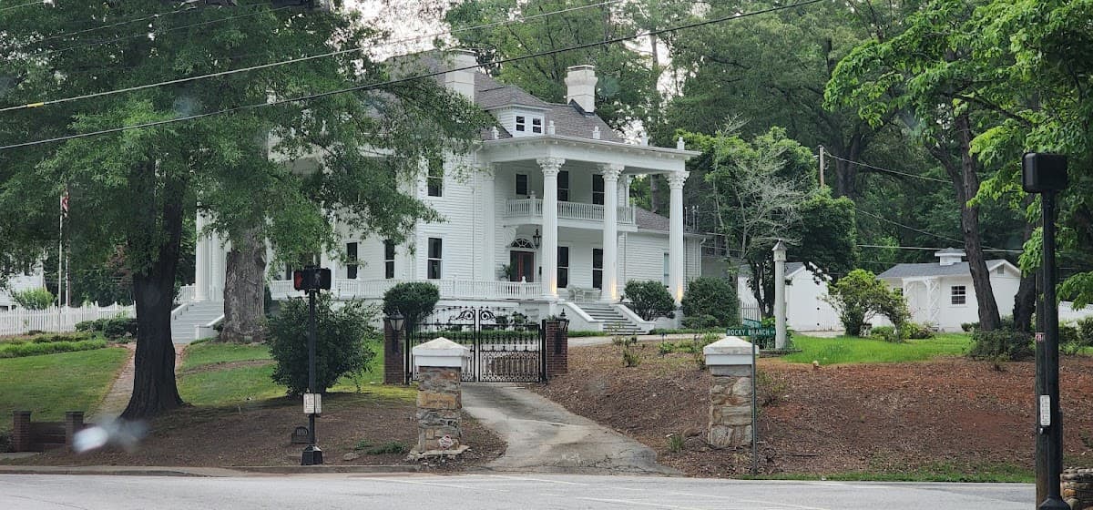 Charm House, Hotel in Clarkesville