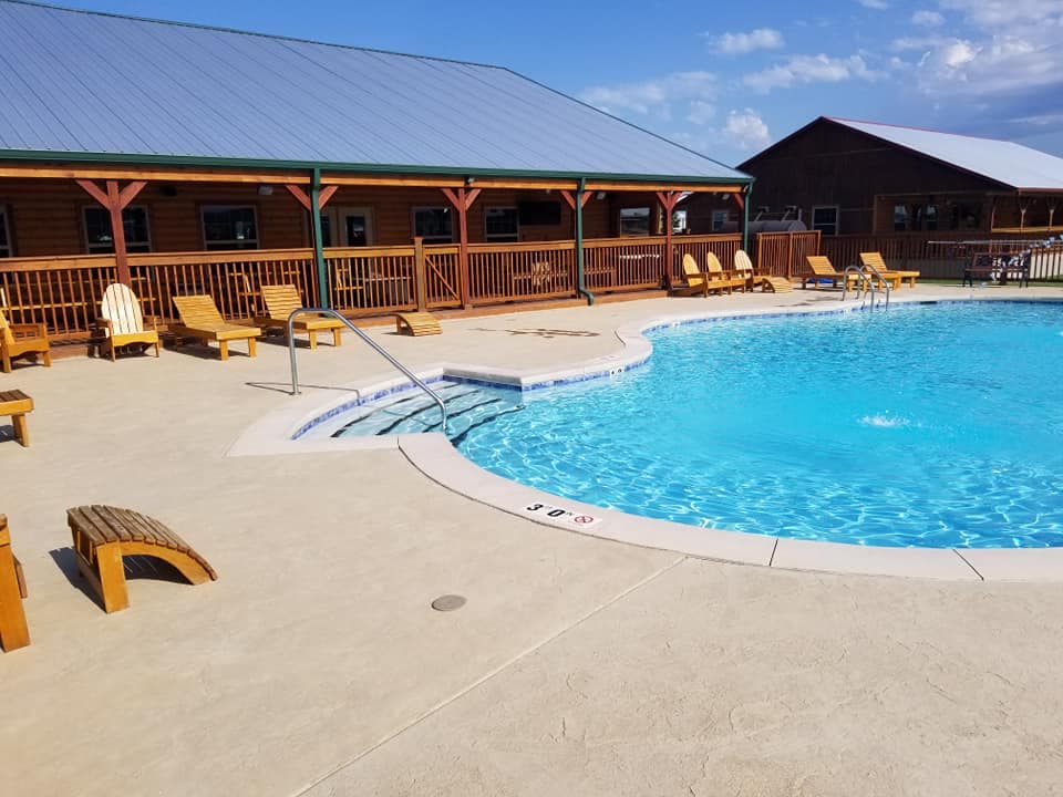 Lakeside Luxury Airbnb at Duck Creek on Grand Lake Oklahoma, Bed & Breakfast in Cleora