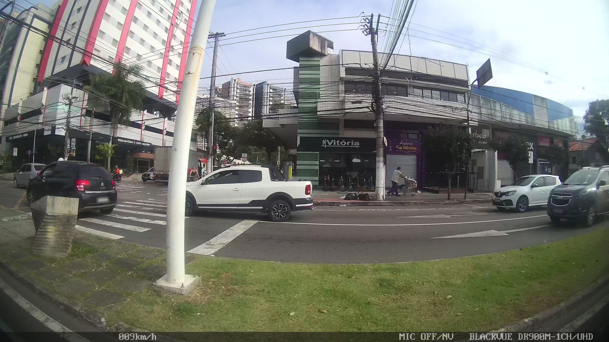 Street view near Hotel Ibis, Vila Velha — © kaart_2 (CC BY-SA · Mapillary)