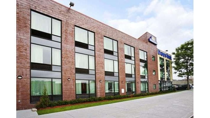 Days Inn by Wyndham Bronx Near Stadium, Hotel in Morrisania