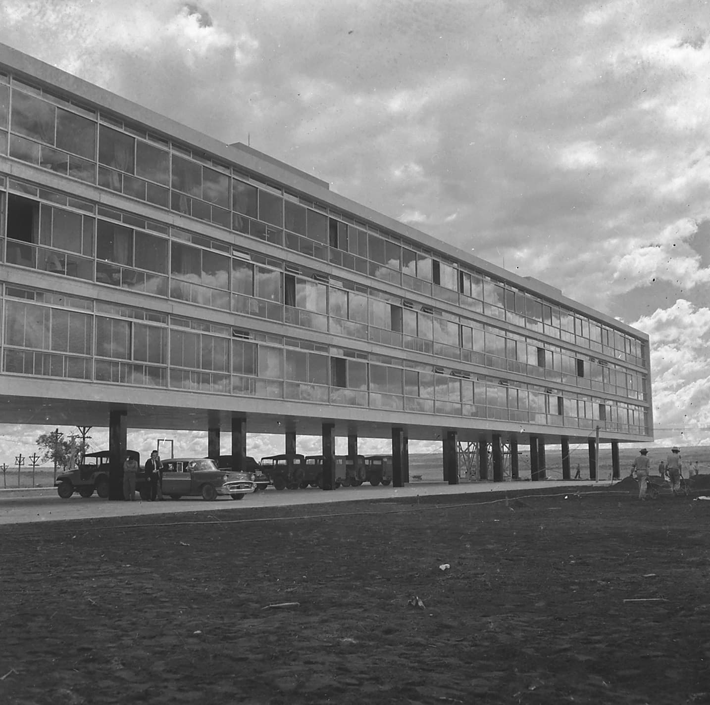 Brasília Palace Hotel (via Wikimedia Commons, Public domain)
