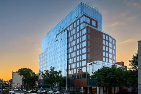 The Westin Flushing LaGuardia Airport, Hotel in College Point