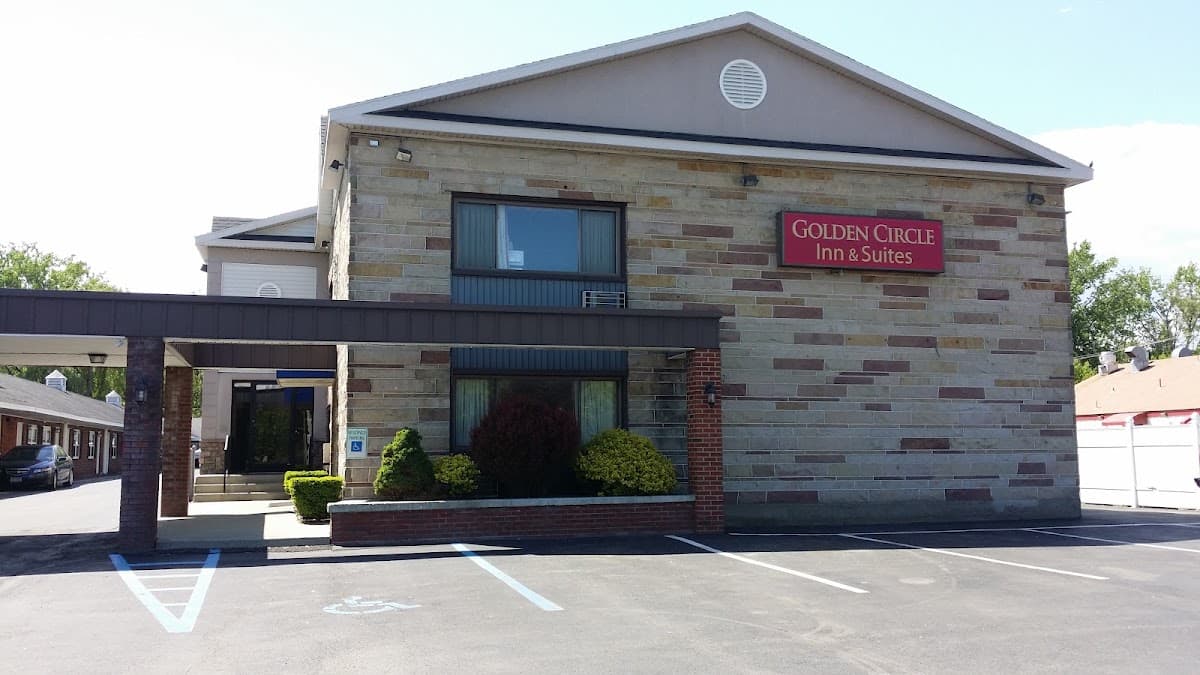 Golden Circle Inn & Suites, Hotel in Latham