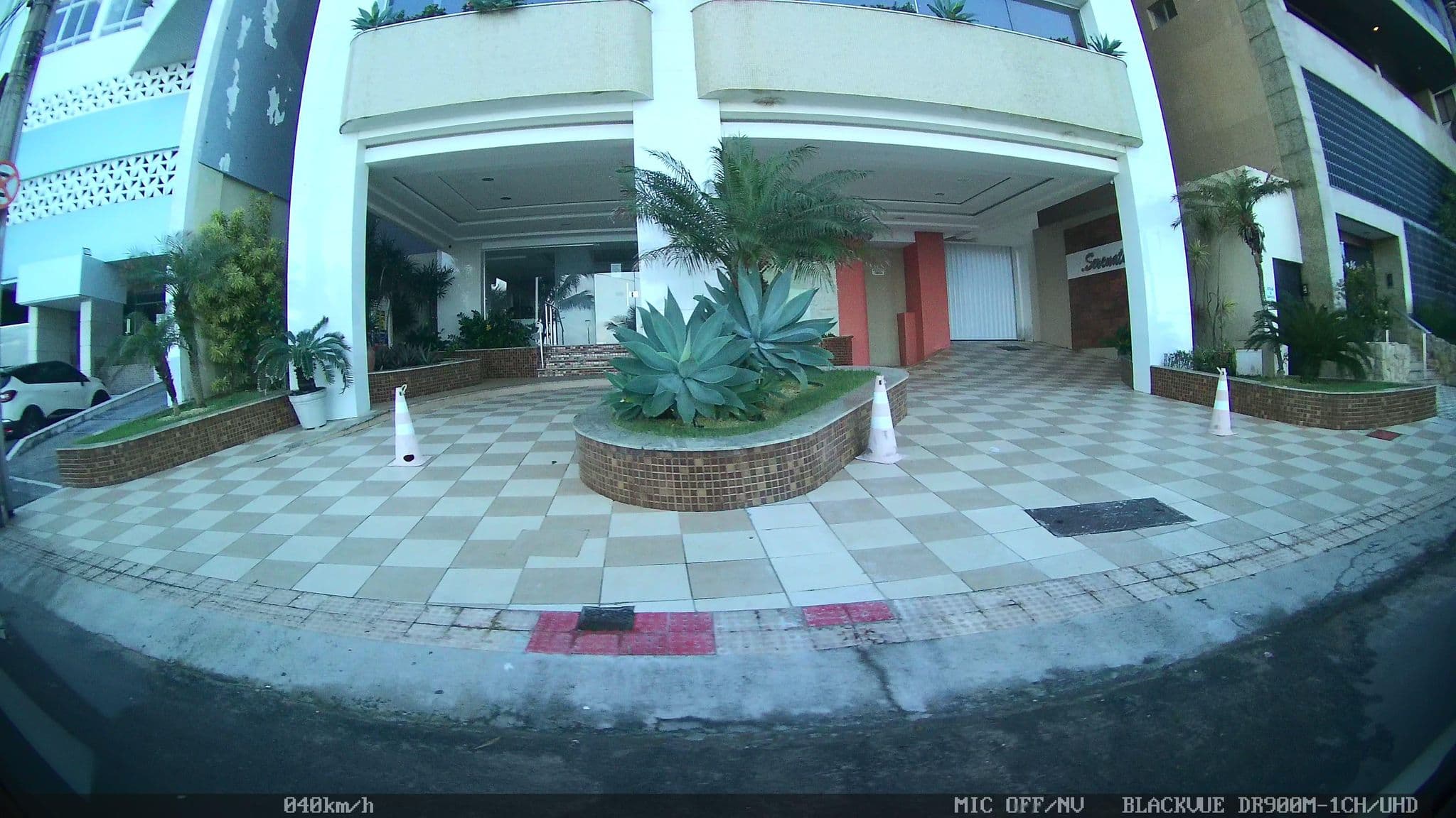 Street view near Hotel Atlântico, Guarapari — © kaart_2 (CC BY-SA · Mapillary)