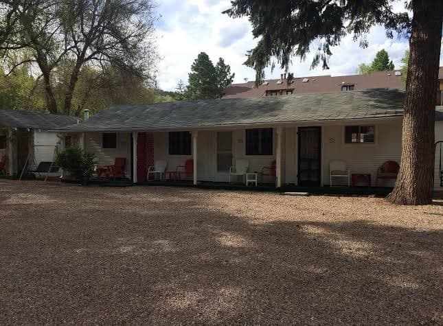 Green Willow Motel Cottages, Hotel in Manitou Springs