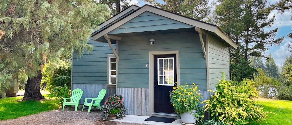 Glacier's Edge Cabins, Hotel in Columbia Falls