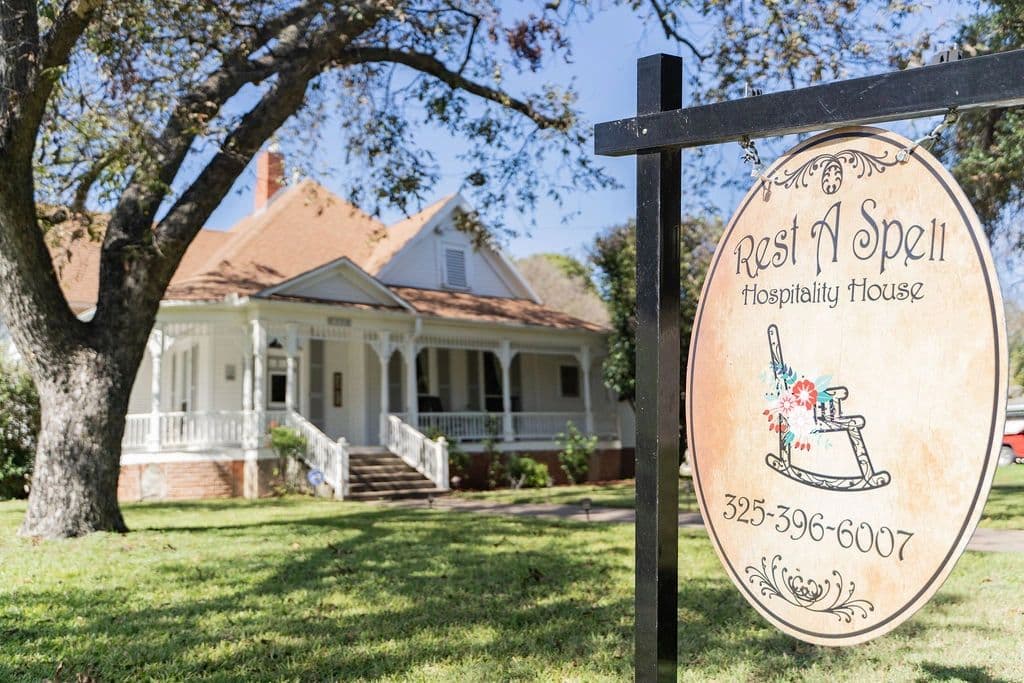 Rest-A-Spell Hospitality House, Bed & Breakfast in Comanche