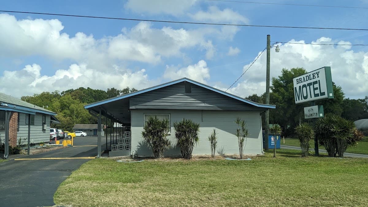 Bradley Motel, Motel in Combee Settlement
