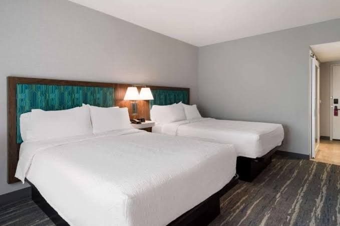 Hotel near shopping, airport, and parks !!, Hotel in Concord