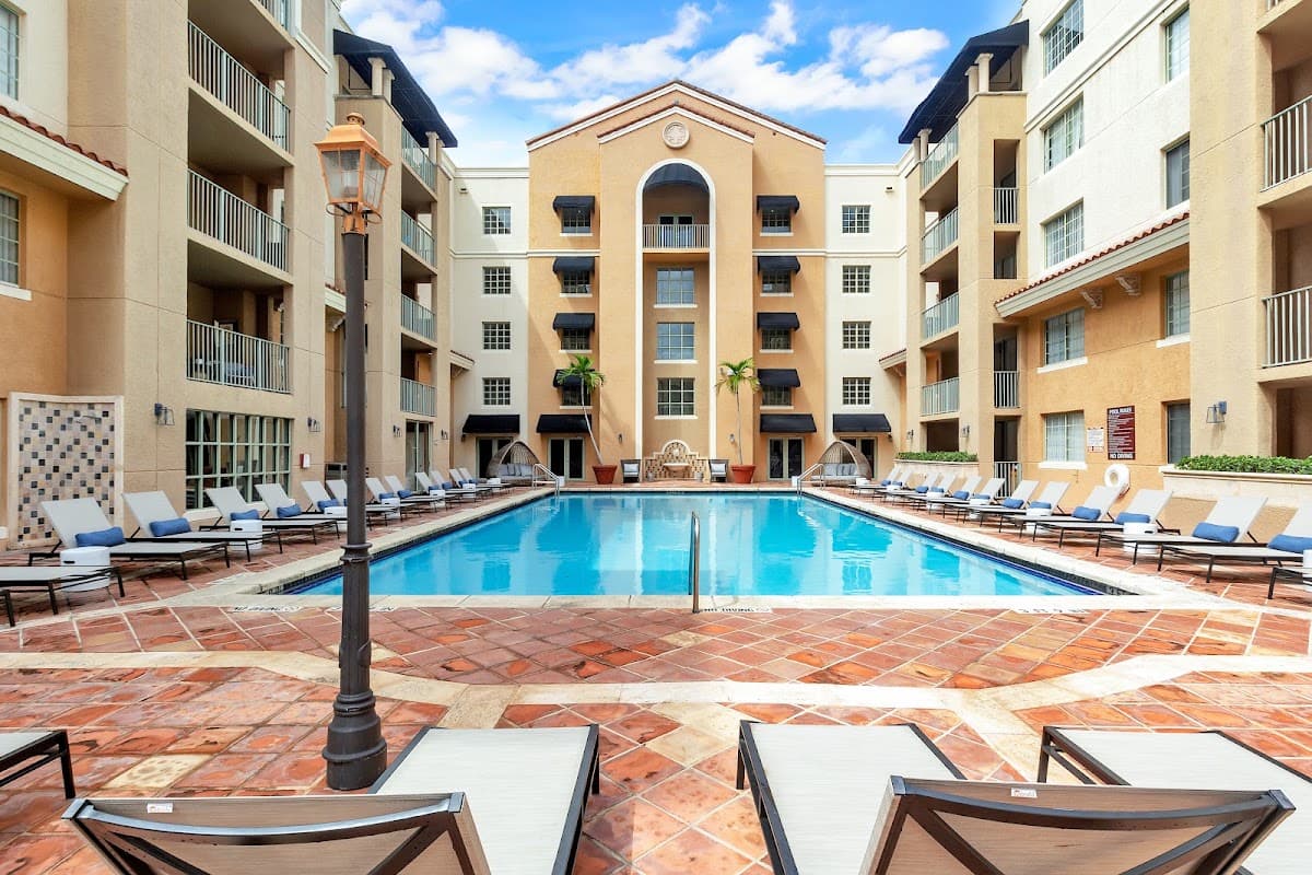 Dharma Home Suites Coral Gables Grand Plaza, Aparthotel in Coral Gables
