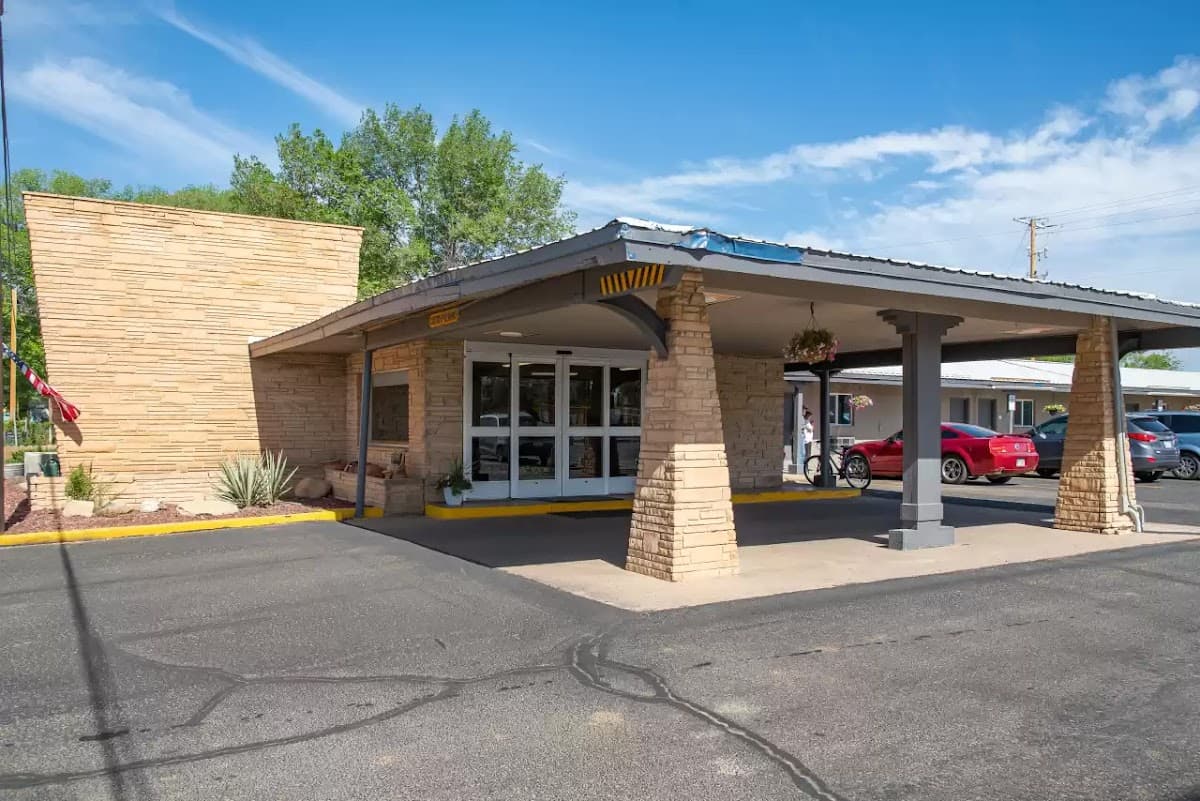 Suburban Studios near Mesa Verde, Aparthotel in Cortez