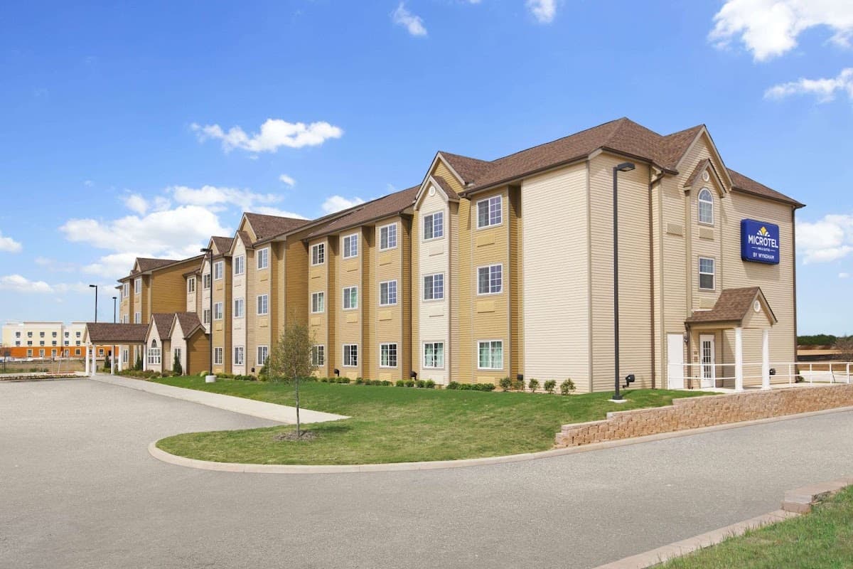 Microtel Inn & Suites by Wyndham Cotulla, Hotel in Cotulla