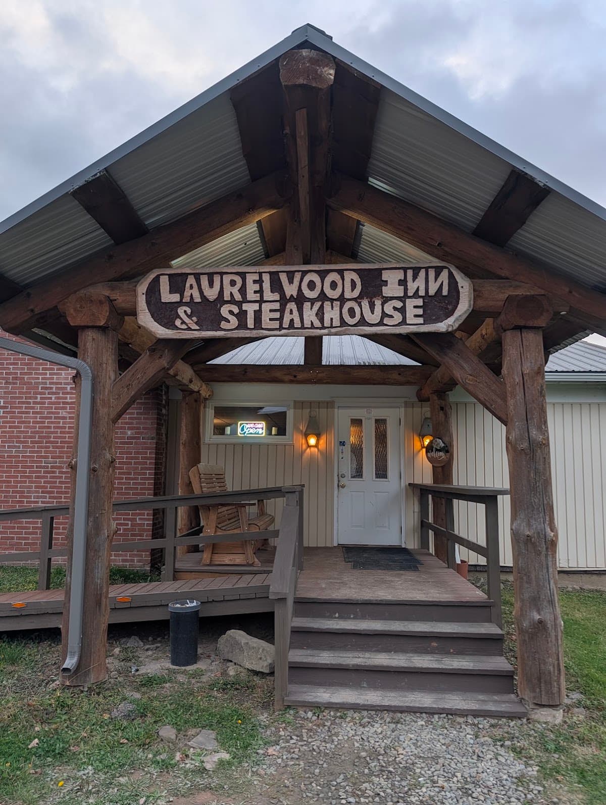 Laurelwood Inn & Steakhouse, Hotel in Coudersport
