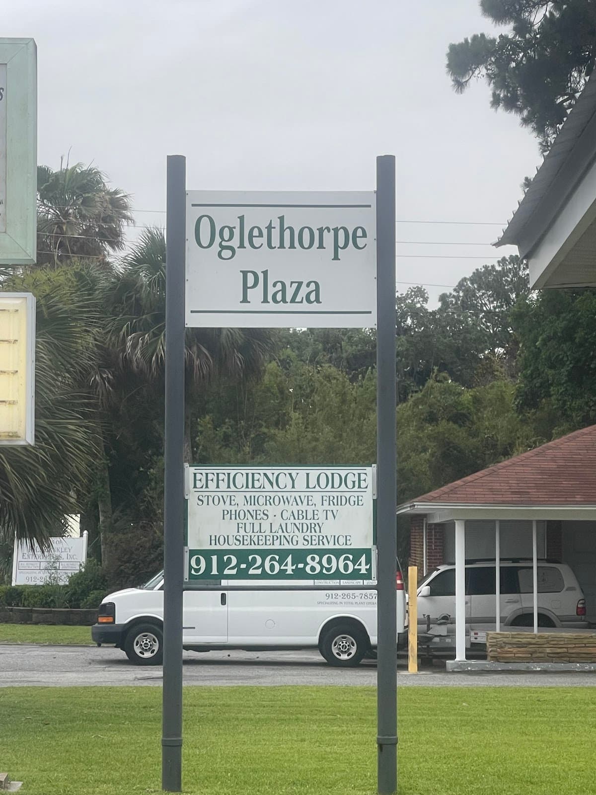 Oglethorpe Efficiencies, Lodge in Country Club Estates