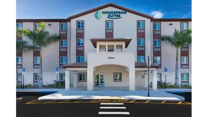 WoodSpring Suites Miramar, Aparthotel in Country Club