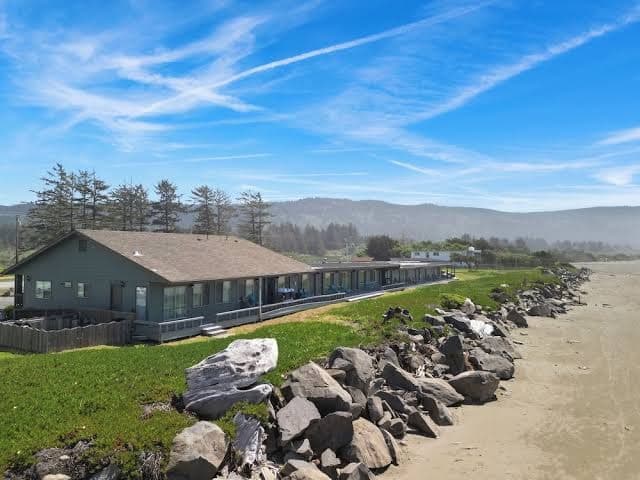 Crescent Beach Motel, Motel in Bertsch-Oceanview