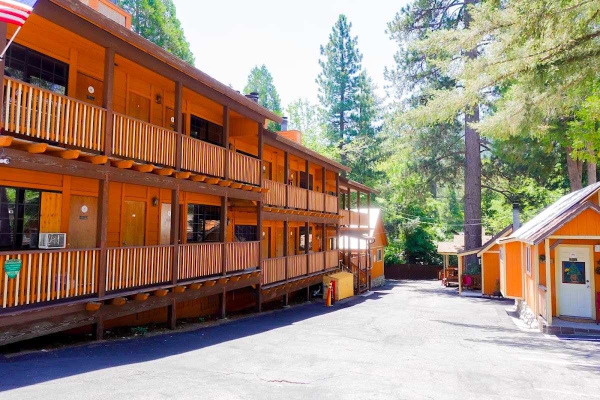 OYO Sleepy Hollow, Crestline, Hotel in Crestline