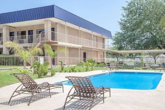 Courtyard Hotel & Event Center, Hotel in Crockett