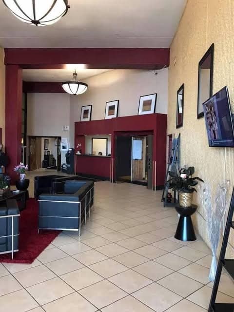 2200 University Ave, Hotel in Crookston