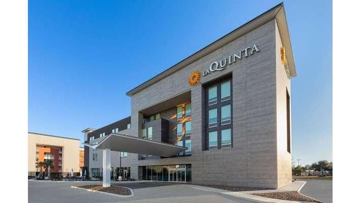 La Quinta Inn & Suites by Wyndham San Antonio at the RIM, Hotel in Shavano Park