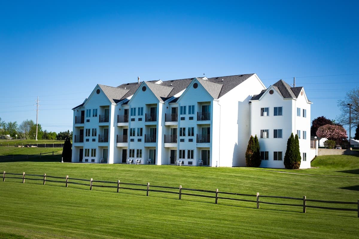 Lakeview Hills Golf Resort & Wedding Venue, Resort in Croswell