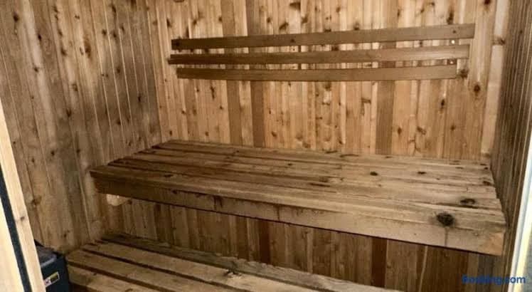 Private Heated Pool House with Sauna CL - Entire Place, Holiday Home in Crystal Lake