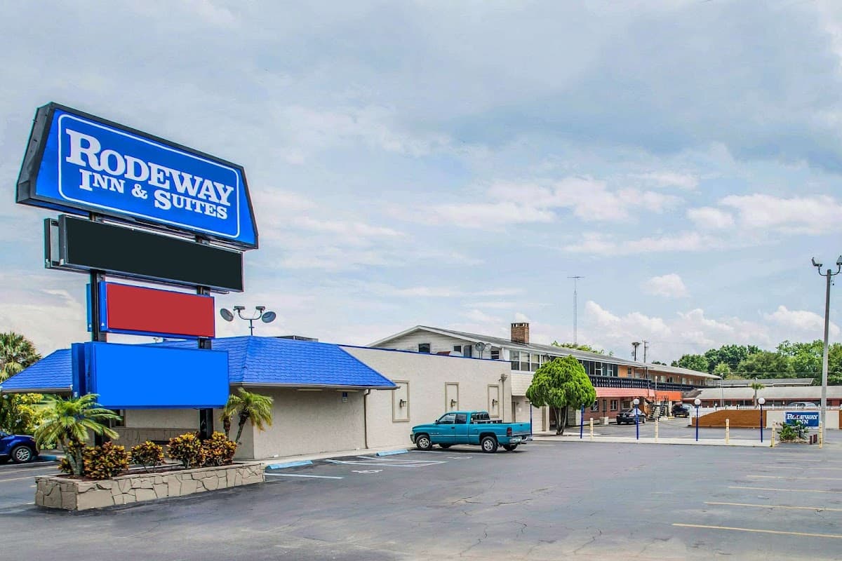 Rodeway Inn & Suites Winter Haven Chain of Lakes, Hotel in Cypress Gardens