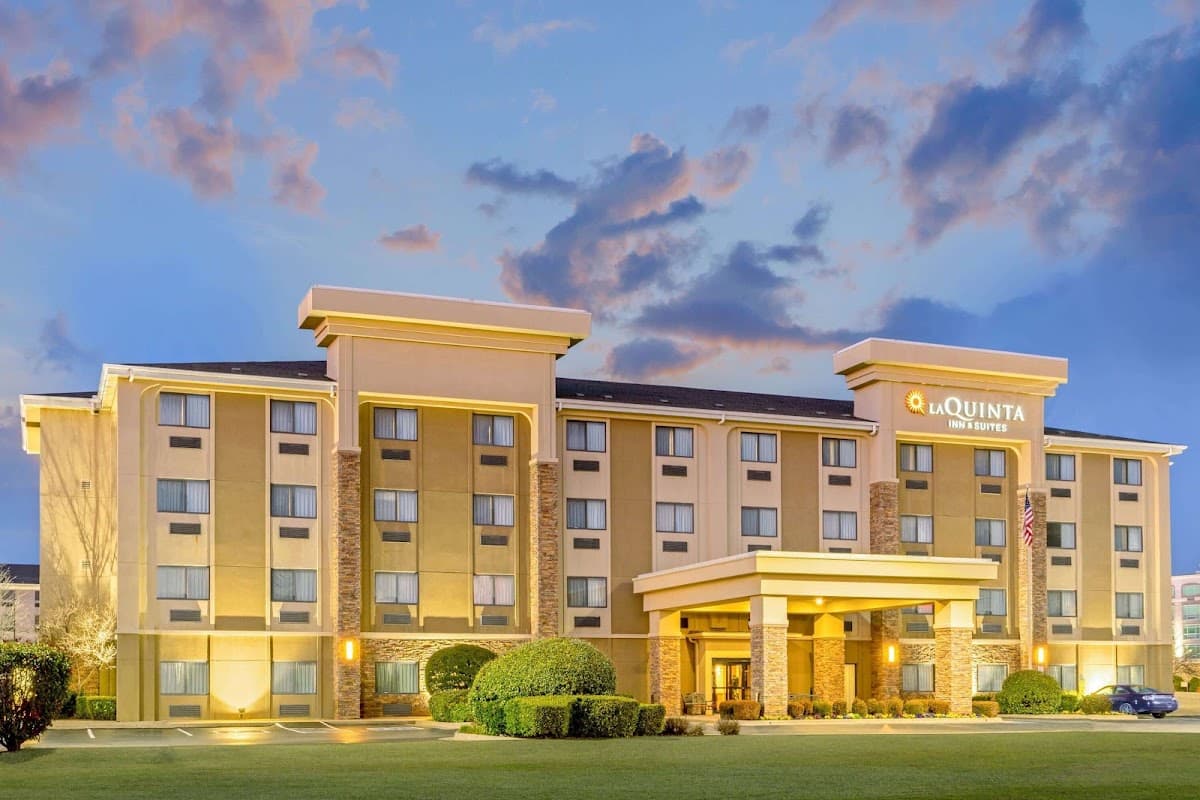 La Quinta Inn & Suites by Wyndham Midwest City - Tinker AFB, Hotel in Del City