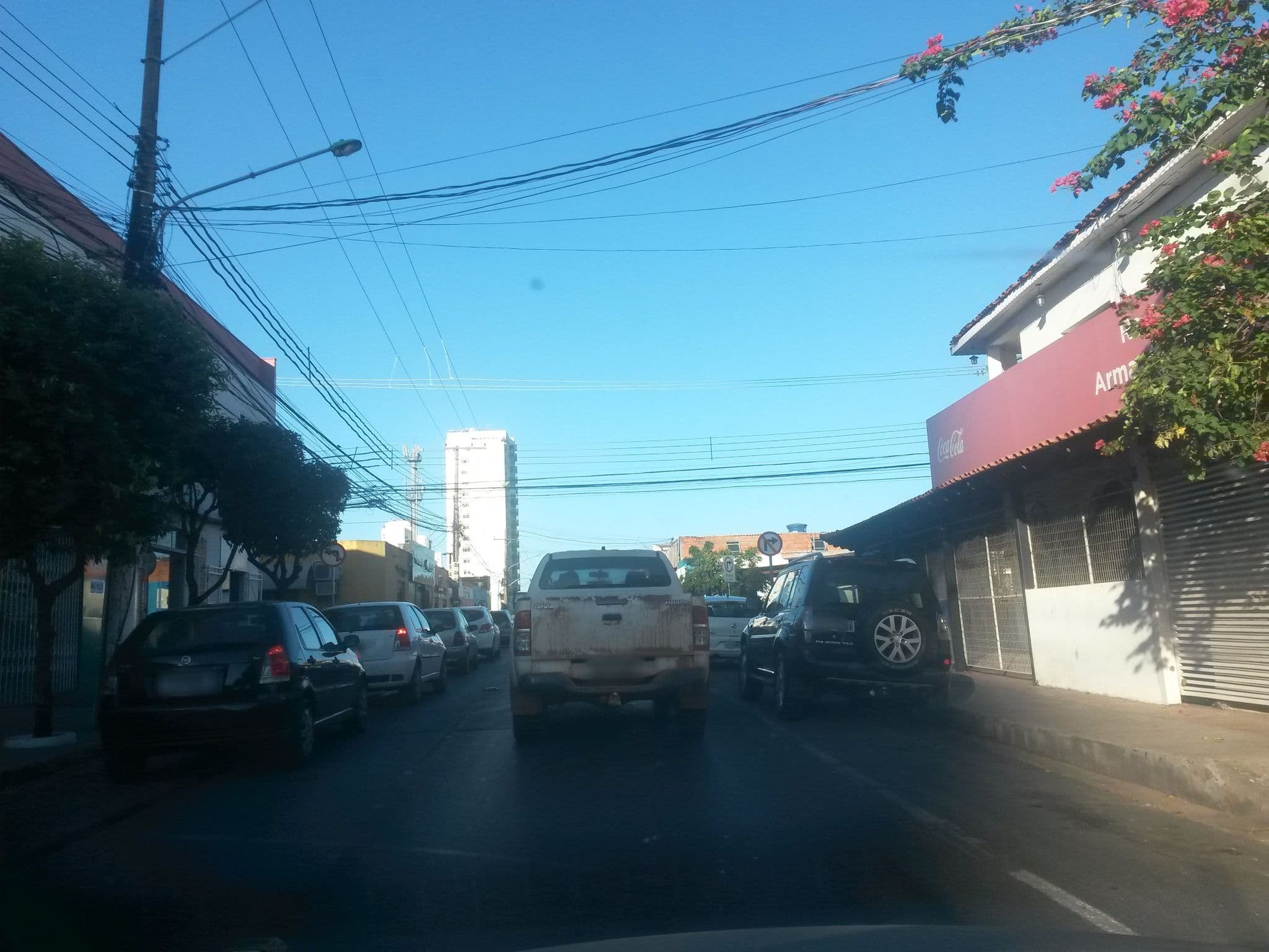 Street view near Hotel Intercity Premium Cuiabá, Cuiabá — © thiagoeriksson (CC BY-SA · Mapillary)