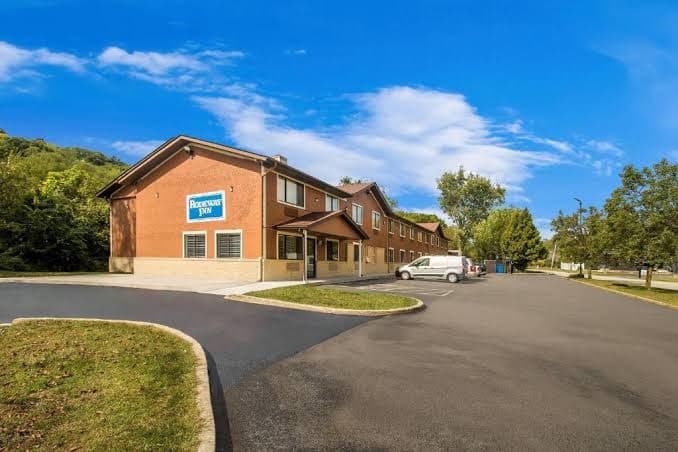 Rodeway Inn Delmont - King Room - Non Smoking, Hotel in Delmont
