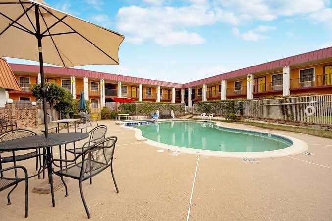 Americas Best Value Inn & Suites Denton, Hotel in Denton