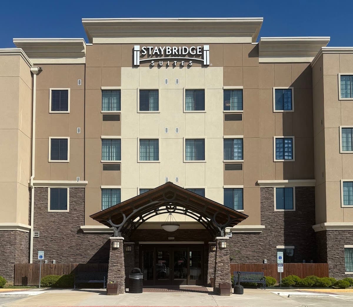 Staybridge Suites Denton by IHG, Aparthotel in Denton