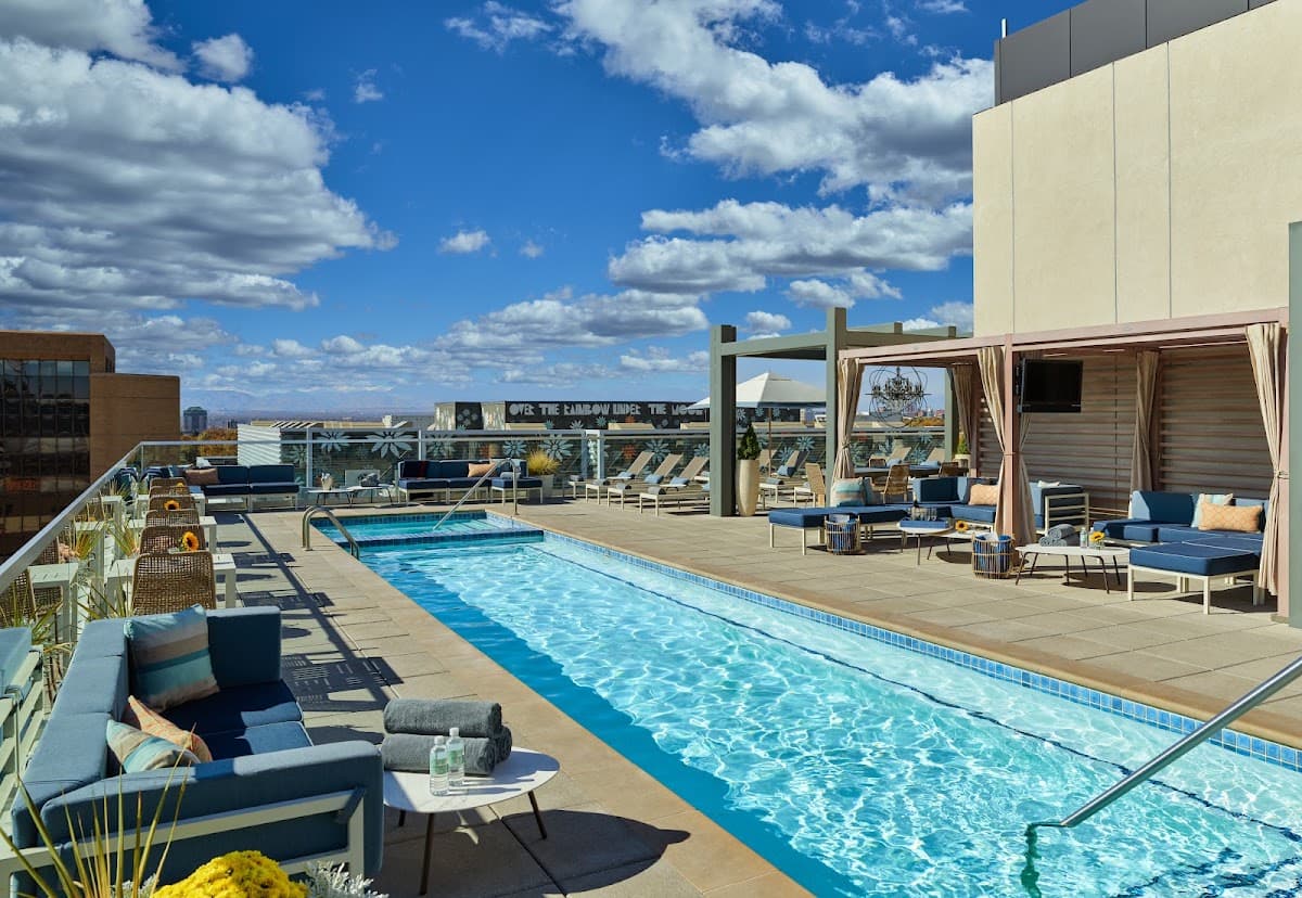 Halcyon, a hotel in Cherry Creek, Denver, Hotel in Denver