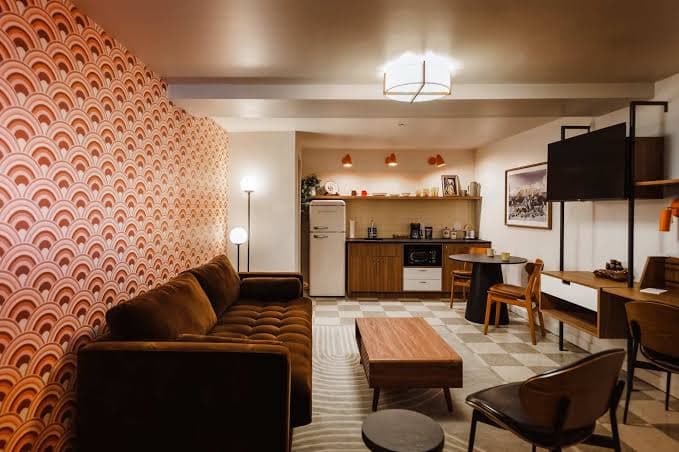 Retro Roadtrip Suite - La Vista Motel - 102, Motel in Denver