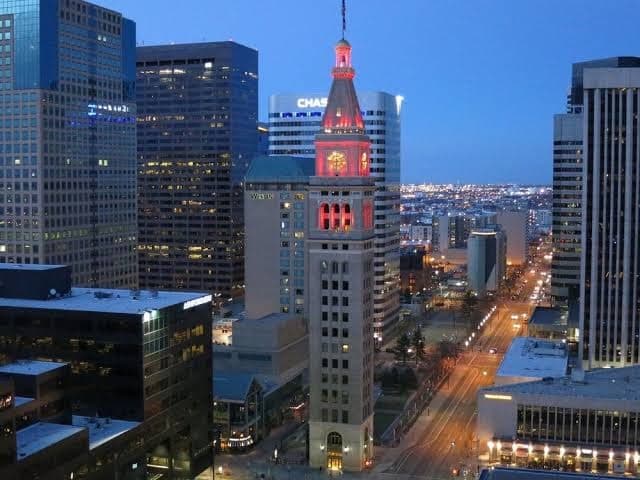 DENVER SUITE CENTRAL LOCATION, BREATHTAKING VIEWS, GREAT AMENITIES, FREE PARKING, Hotel in Denver