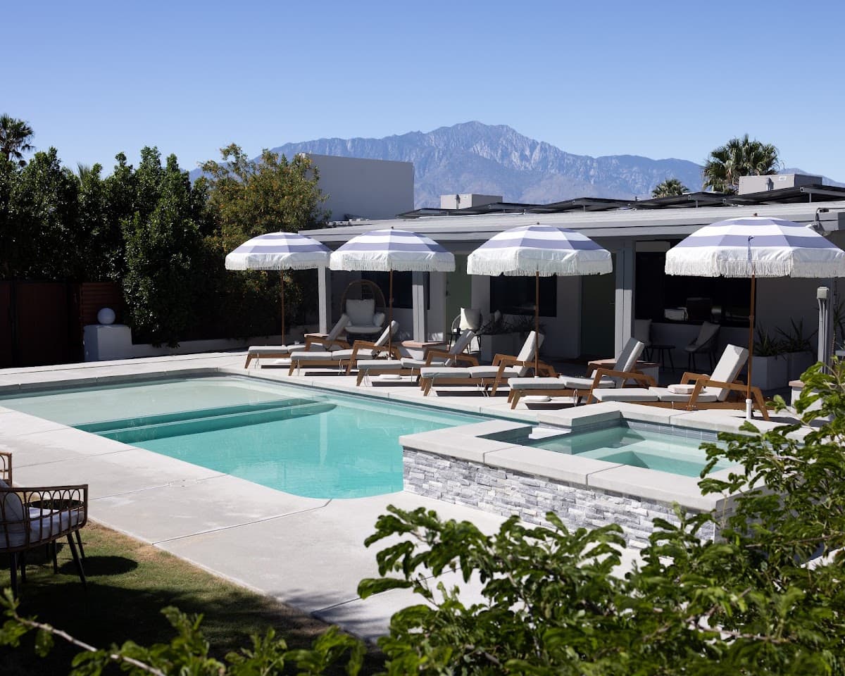The Yucca Hotel, Hotel in Desert Hot Springs
