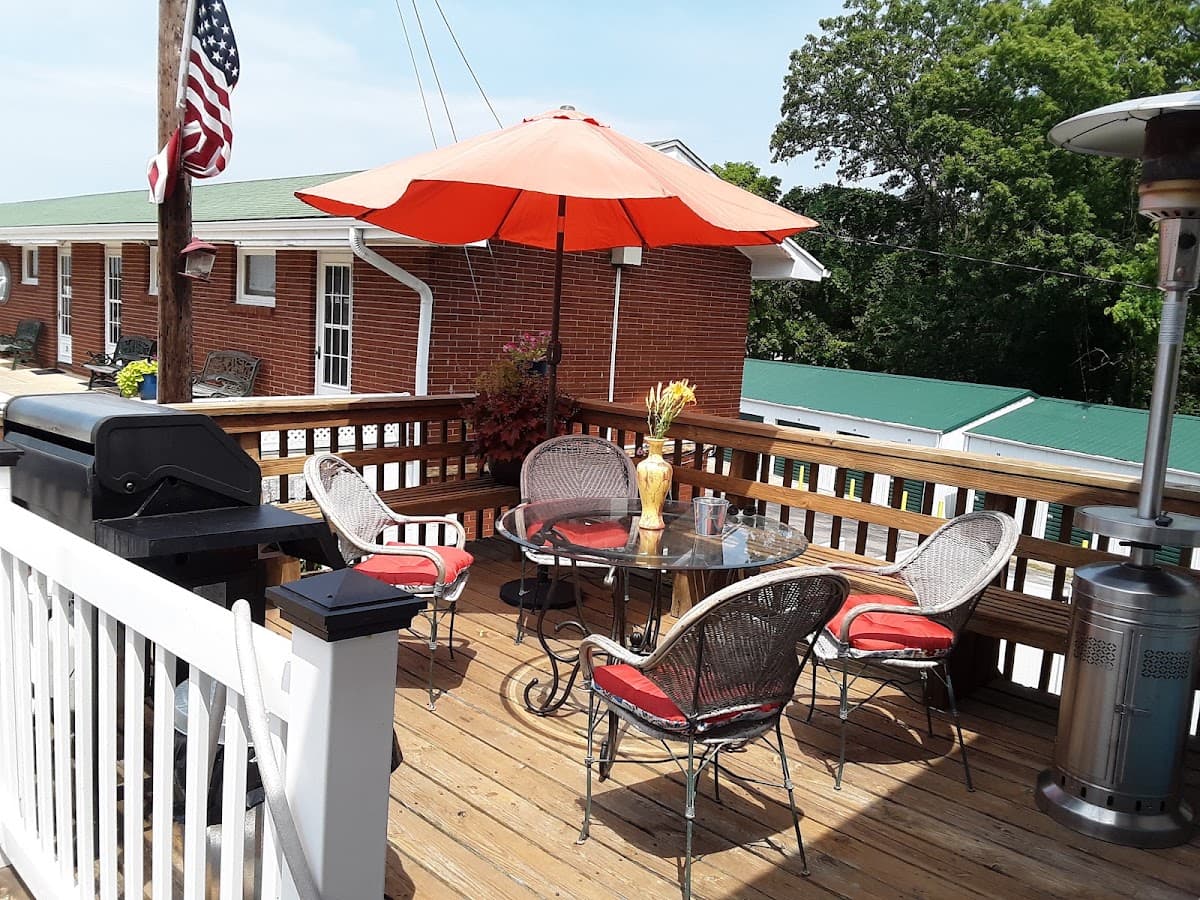 Northend Motel & Suites, Hotel in Doniphan
