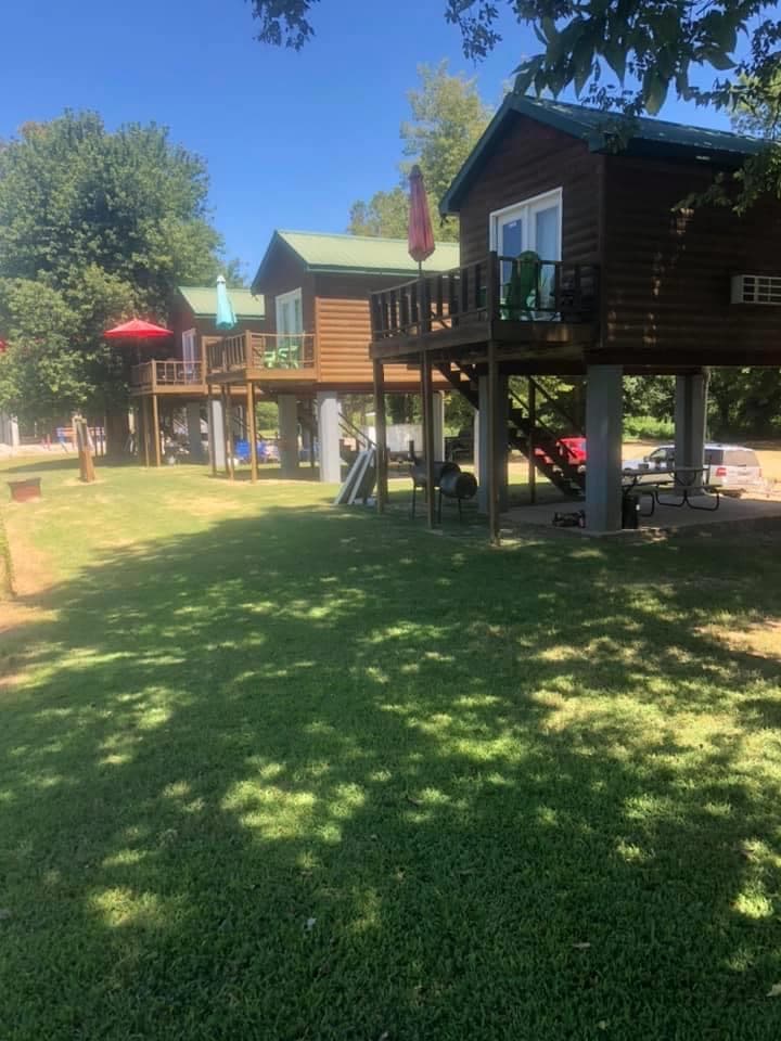 Southern Comfort Cabins, Resort in Doniphan