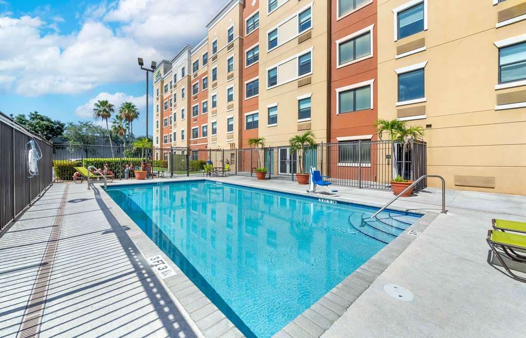 Extended Stay America Premier Suites- Miami - Airport - Doral - 25th Street, Aparthotel in Virginia Gardens