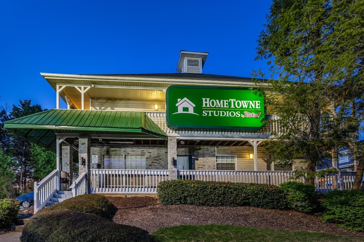 HomeTowne Studios by Red Roof Atlanta - Norcross South, Hotel in Norcross