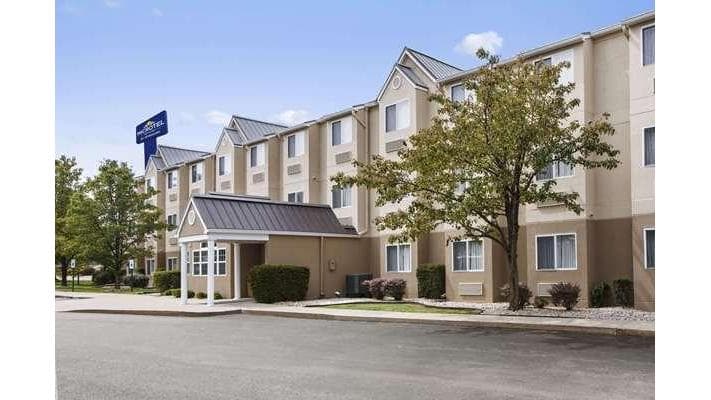 Microtel Inn & Suites by Wyndham Louisville East, Hotel in Douglass Hills
