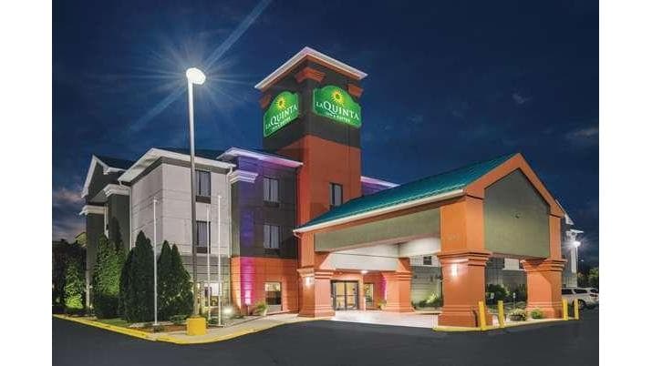 La Quinta Inn & Suites by Wyndham Louisville East, Hotel in Douglass Hills