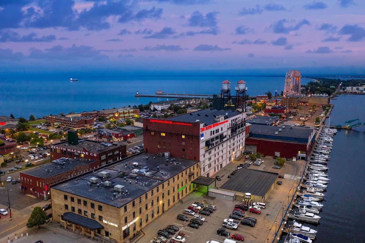 The Brix- Canal Park Vacation Rentals, Hotel in Duluth