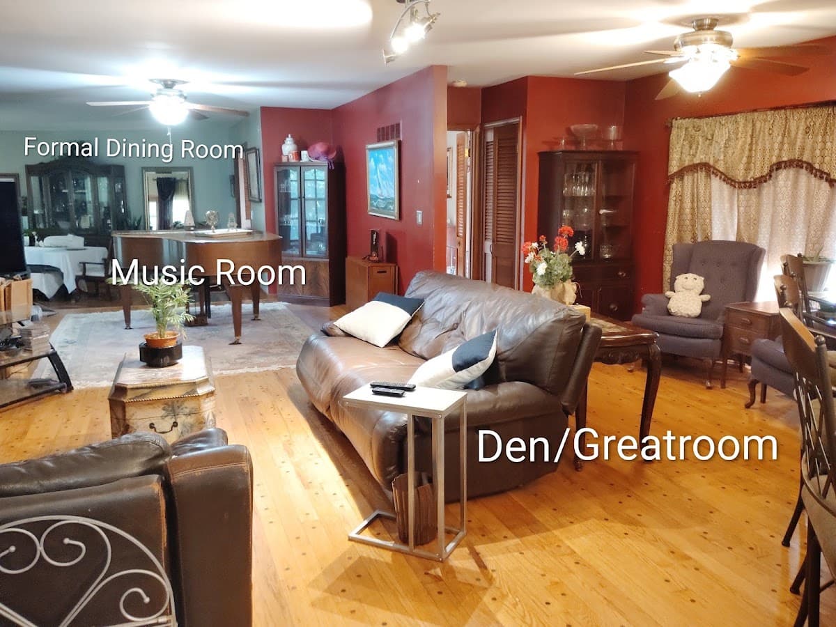 A World Cup Kansas City Rental for 12 guests with 6BR, Holiday Home in East Independence