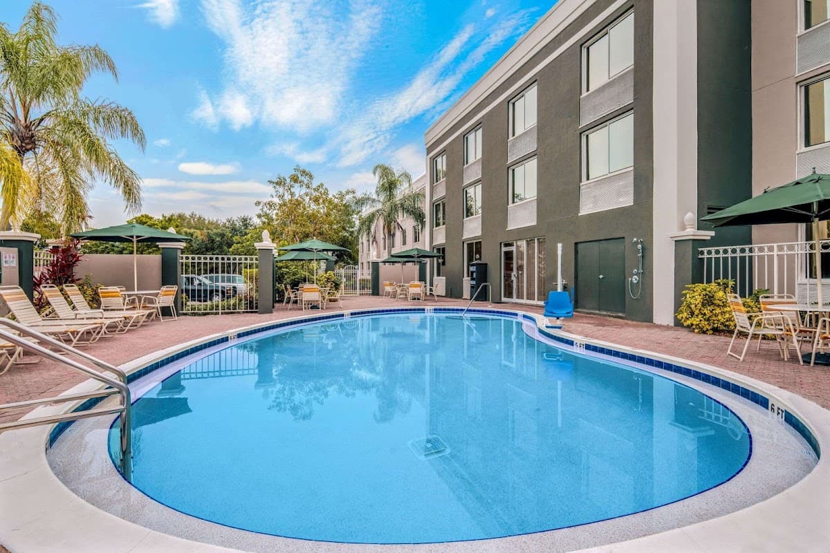 La Quinta Inn & Suites by Wyndham Naples Downtown, Hotel in Naples