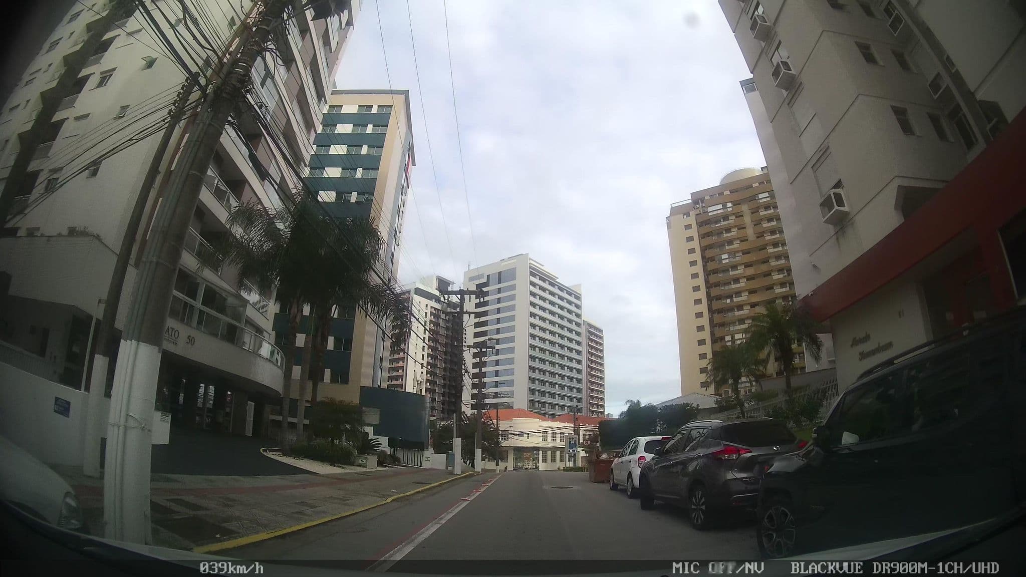 Street view near Hotel Ibis, Florianópolis — © kaart5 (CC BY-SA · Mapillary)