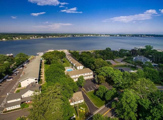Colonial Shores Cottages, Motel in Hampton Bays
