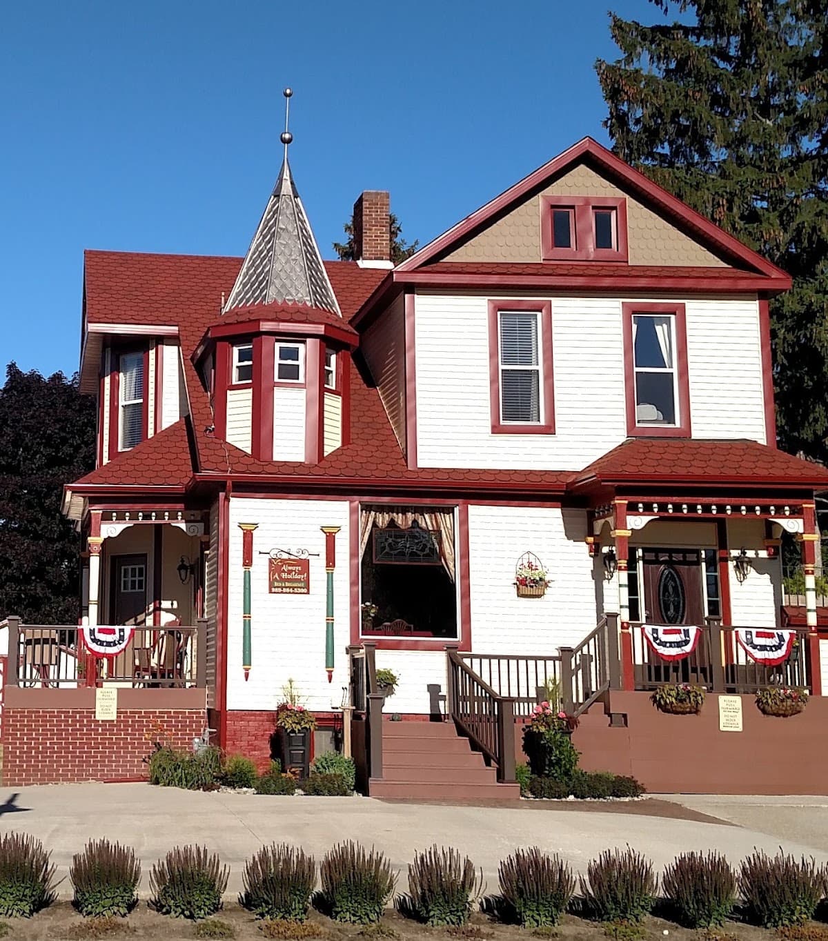 Always A Holiday! Bed and Breakfast, Bed & Breakfast in East Tawas