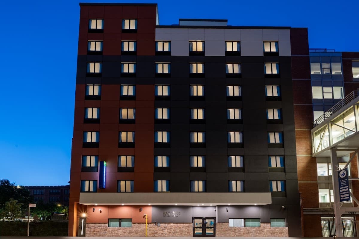 Holiday Inn Express & Suites Bronx - Zoo Area by IHG, Hotel in Fordham